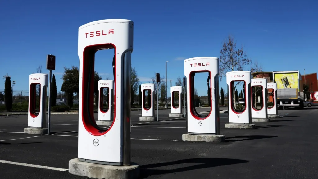 Tesla, Supercharger İstasyonlarında Sıra Kavgalarını Bitiriyor