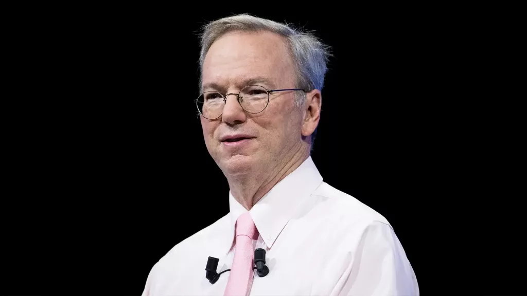 Eski Google CEO'su Eric Schmidt, Yapay Zeka İçin Uzaya Veri Merkezleri Kurmayı Planlıyor