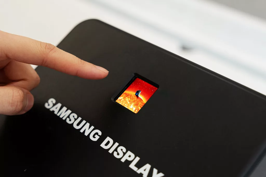 Samsung’dan 5.000 PPI’lık OLEDoS Panel Bombası!