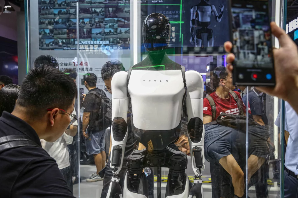 Tesla'nın İnsansı Robotu Optimus’tan Etkileyici Dans Gösterisi