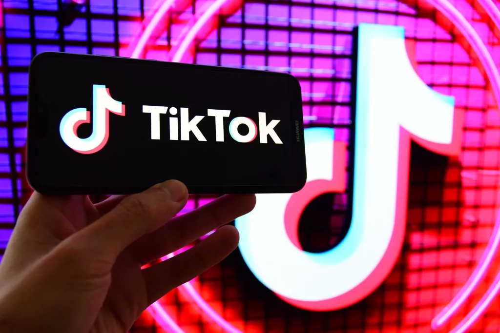 TikTok’tan Yapay Zeka Devrimi: Fotoğrafları Videoya Dönüştüren “AI Alive” Duyuruldu!