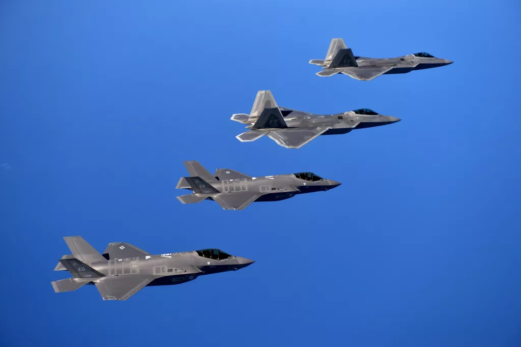 Trump, F-55 ve F-22 Super ile Savunma Sanayisinde Devrim Başlatıyor