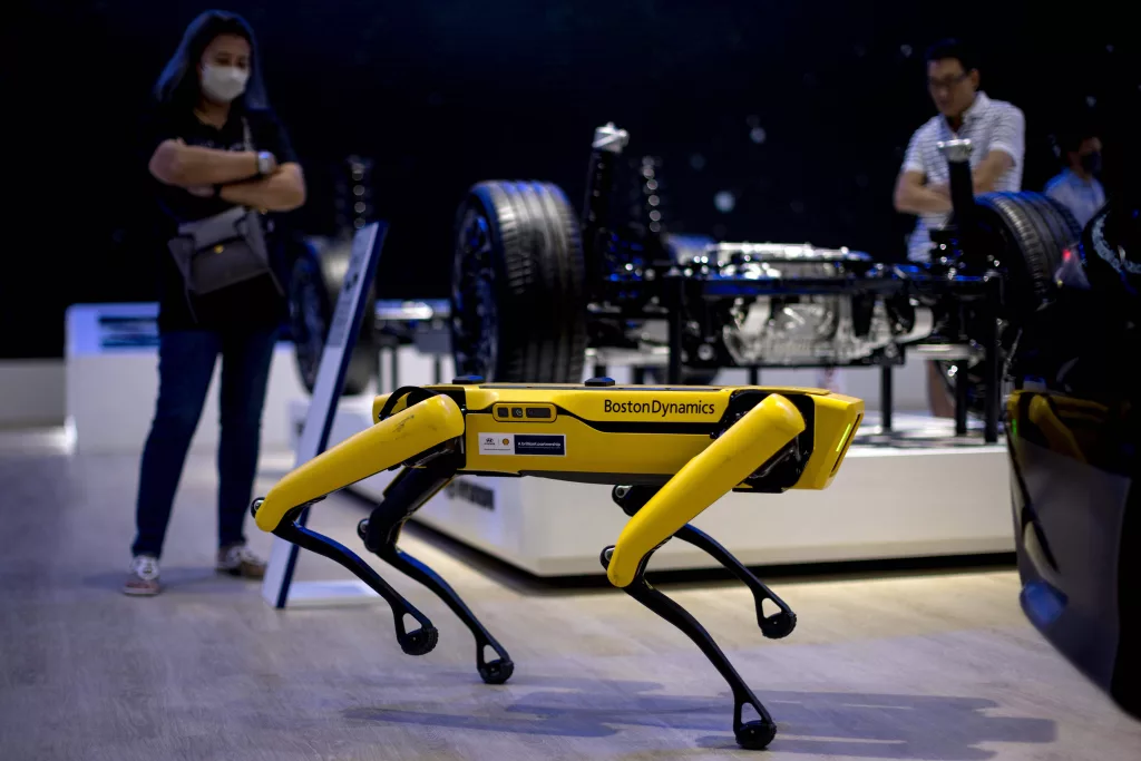 Boston Dynamics'in Spot Robotları “America's Got Talent” Sahnesinde Göz Kamaştırdı