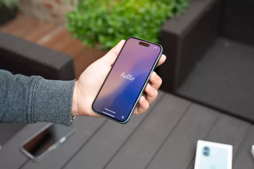 iOS 26 ile Şarj Süresi Artık Kilit Ekranında Görülebilecek