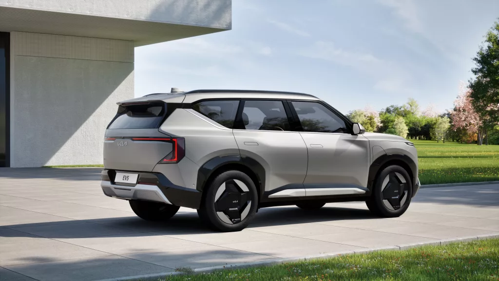Elektrikli Kia EV5'in Global Versiyonu Tanıtıldı: Tasarımı ve Özellikleriyle Dikkat Çekiyor