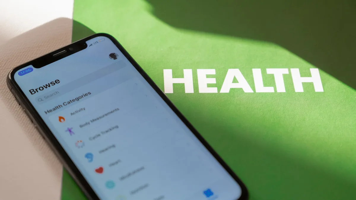 Akıllı telefon ekranında açık duran Samsung Health sağlık uygulaması arayüzü