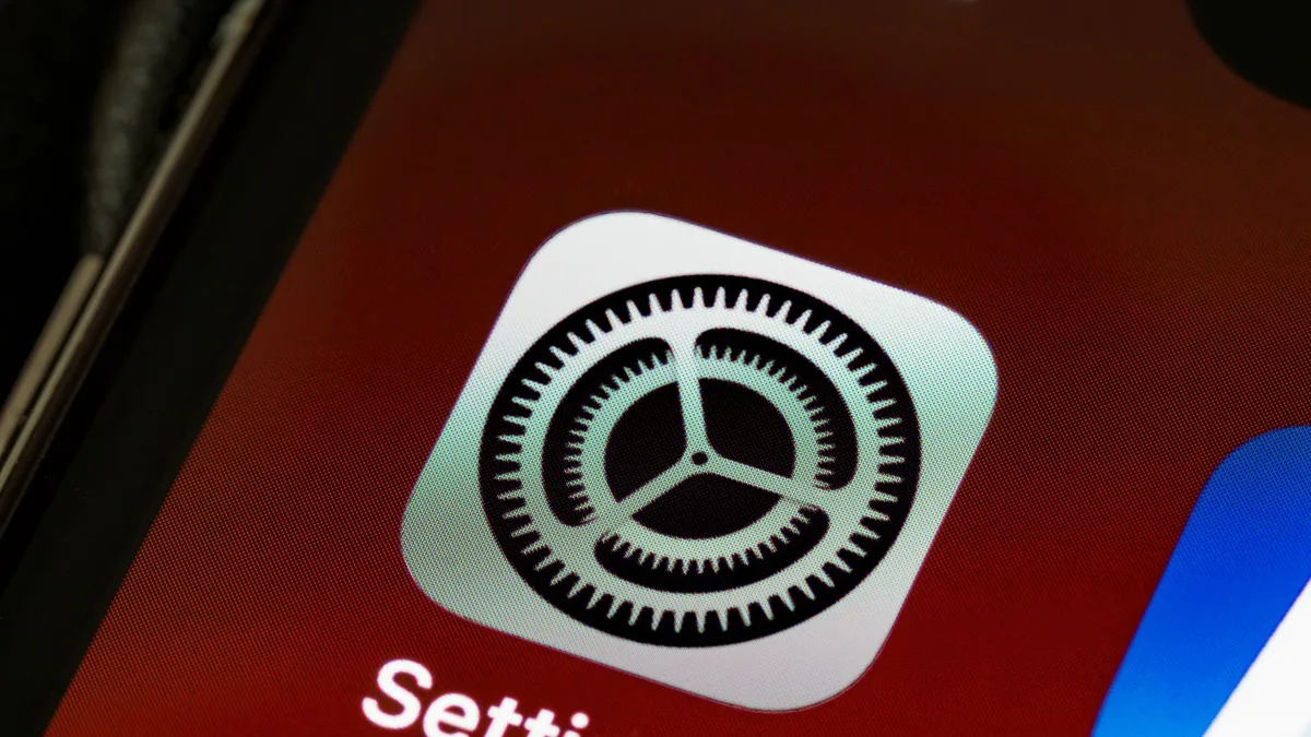 Bir mobil uygulamanın konum izinleri yönetim ekranının yakın plan görünümü.