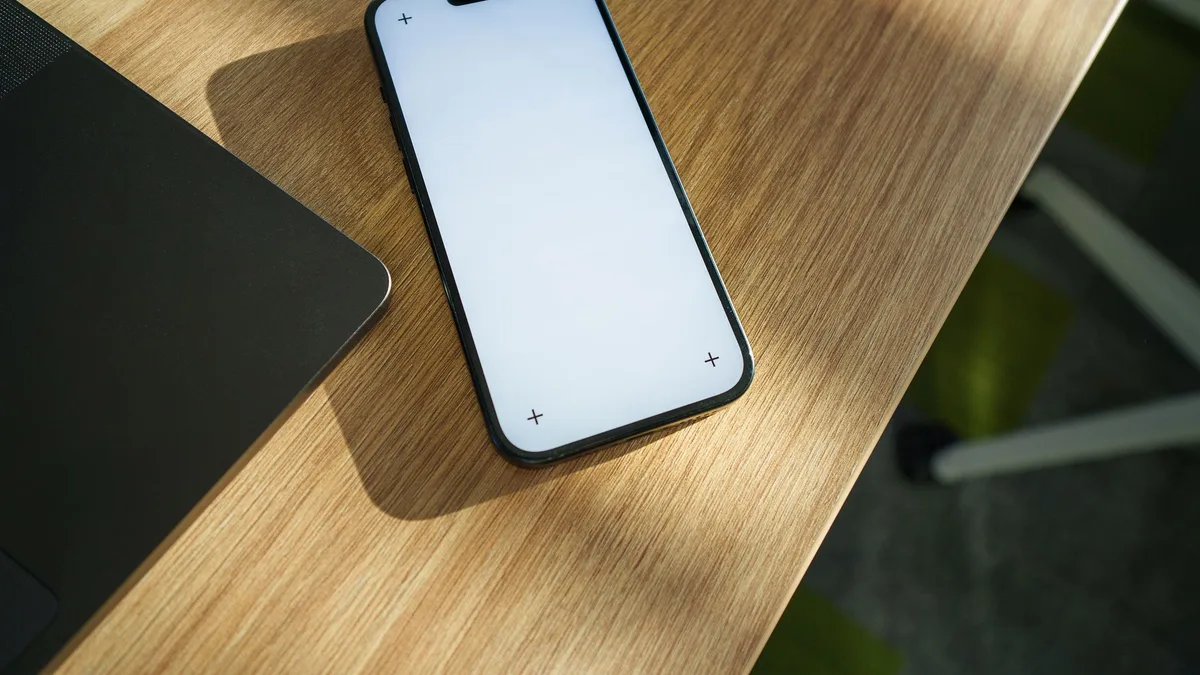 Minimalist hatlara sahip bir mobil yazılım arayüzünün ekran görüntüsü