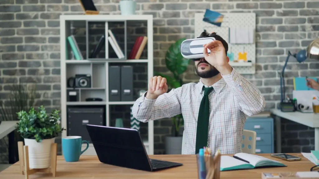 Apple Vision Pro ve Siri ekiplerinde 200'den fazla