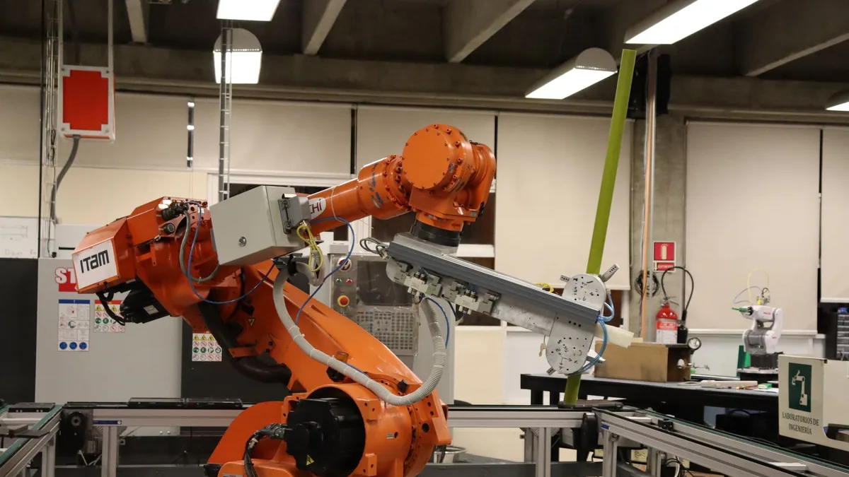 Endüstriyel otomasyon ve robotik teknolojilerin geliştirildiği laboratuvar