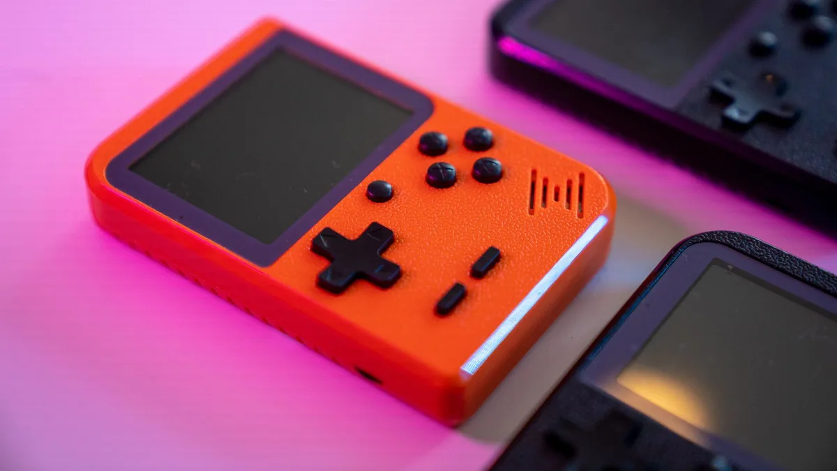 Konsolun üzerindeki kontrol tuşları ve d-pad detayları