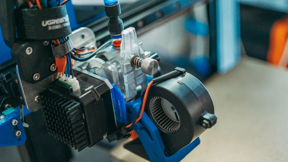 Üç boyutlu yazıcıdan çıkarılmış özel elektronik devre kutusu