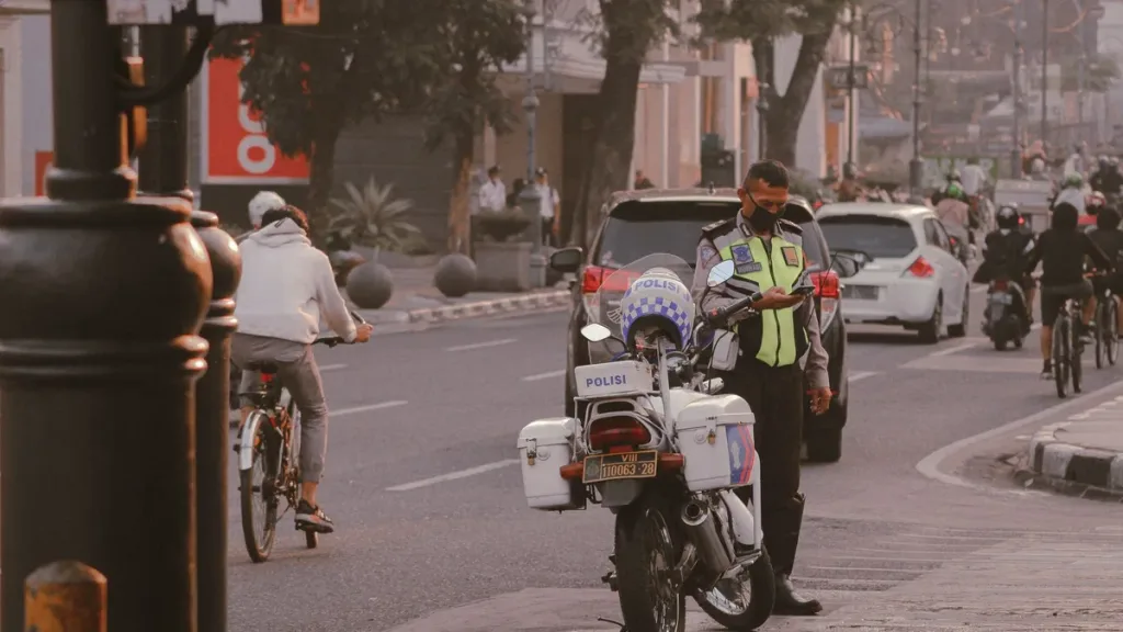 Hangzhou’daki robot trafik polisi 15 birimle