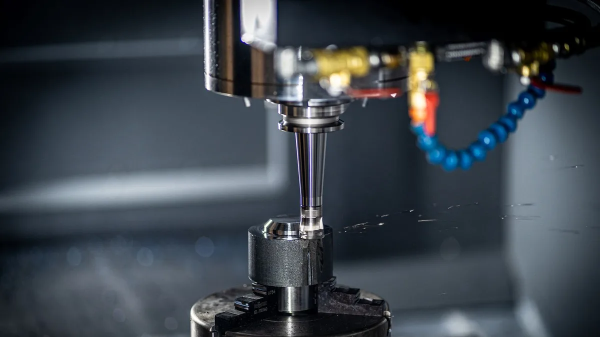 İkinci görselde 2D görselden 3D modele dönüşüm süreci