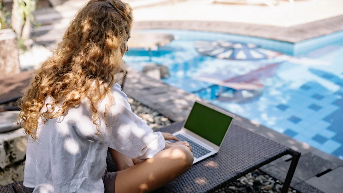 MacBook dışarıda nasıl kullanılmalı? Sıcaklık ve parlaklık ipuçları