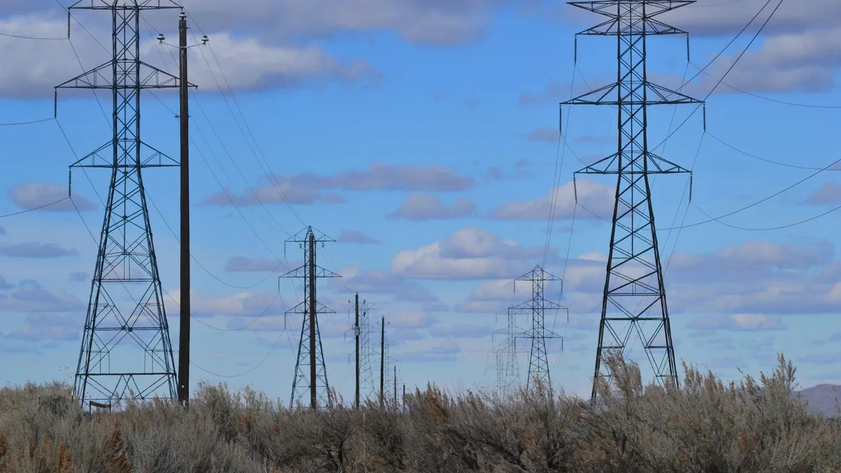 Elektrik iletim hatları ve yüksek gerilim direkleri