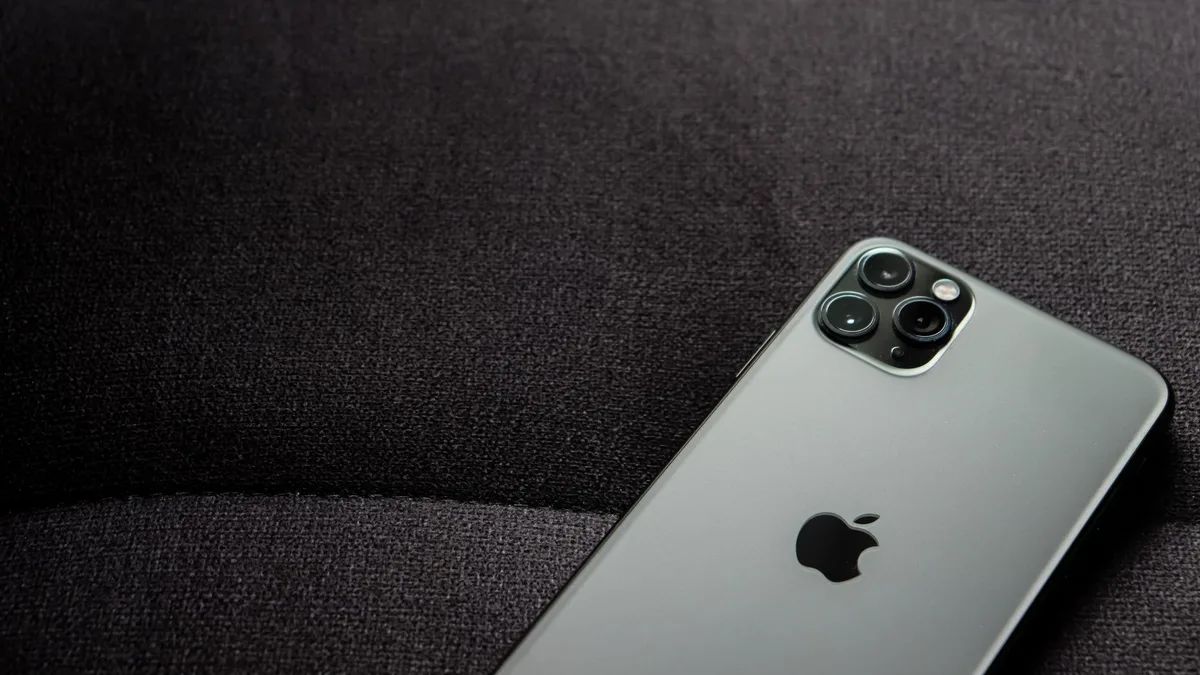 Pixel 11 Pro XL cihazın arka paneli ve kameralar