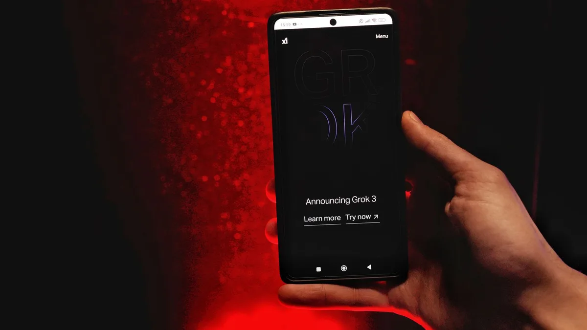 Akıllı telefon üzerinde çalışan Gemini yapay zeka uygulama arayüzü