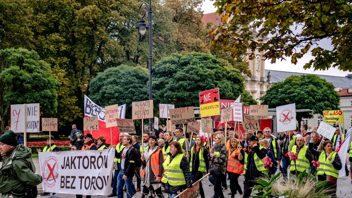 Mahallelerinde yeni tesis istemeyen yerel halkın katıldığı protesto eylemi