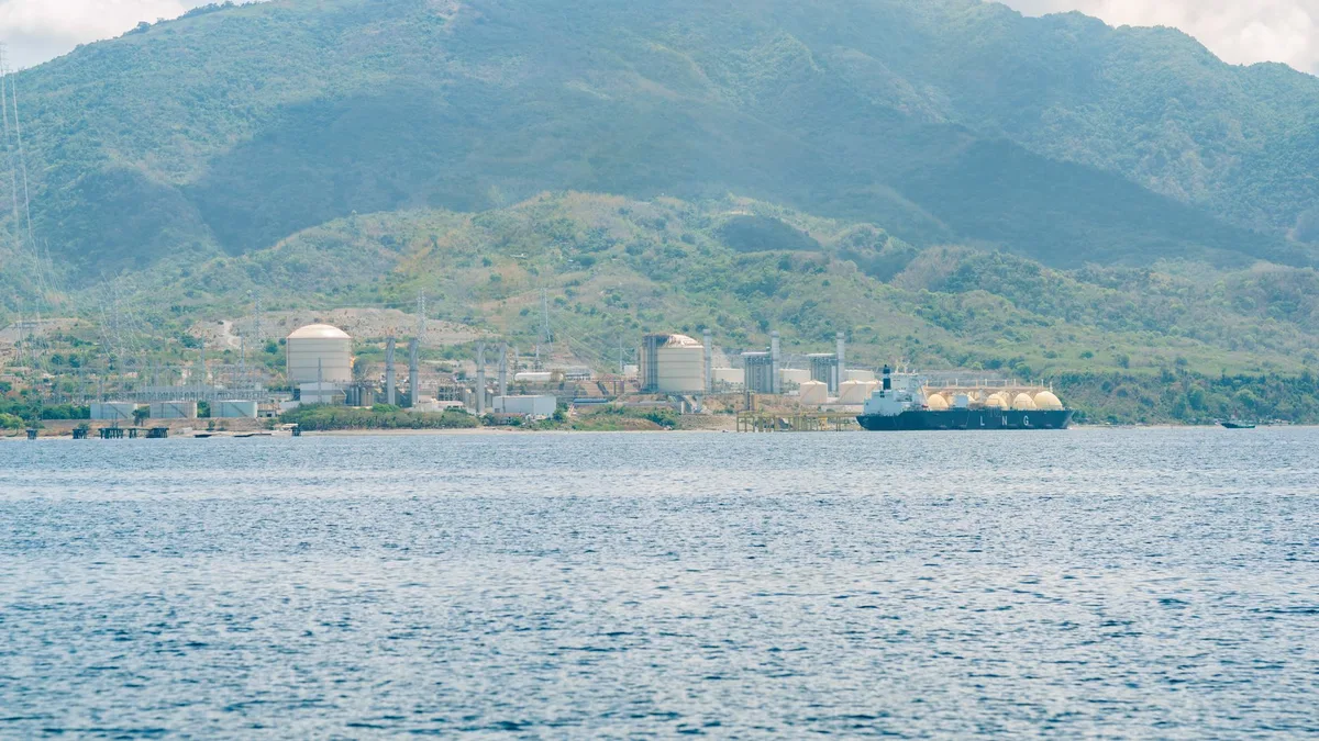 Sıvılaştırılmış doğalgaz ihraç terminali ve depolama tankları