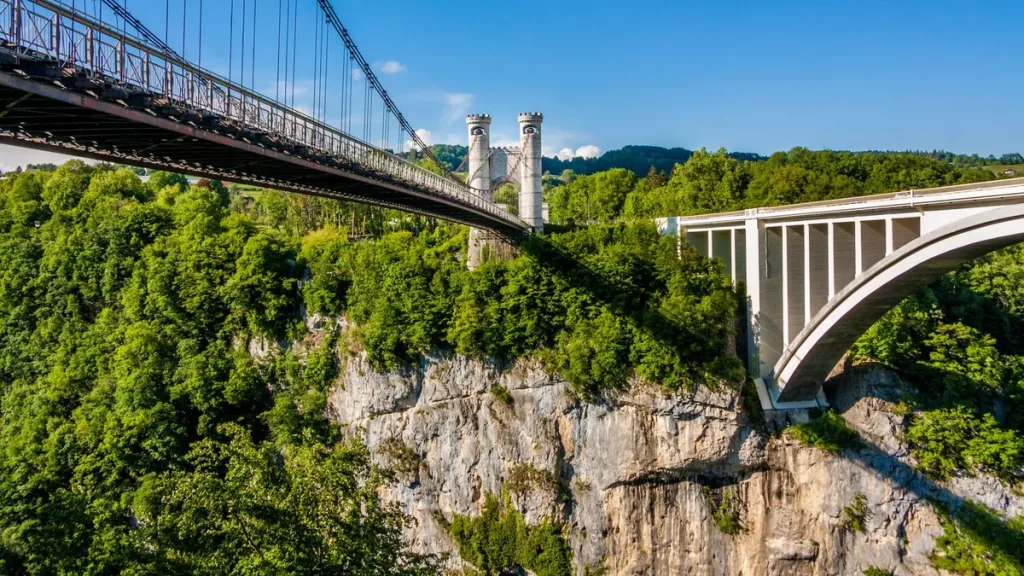 Salesforce, Claude’u merkezine alıp kendi