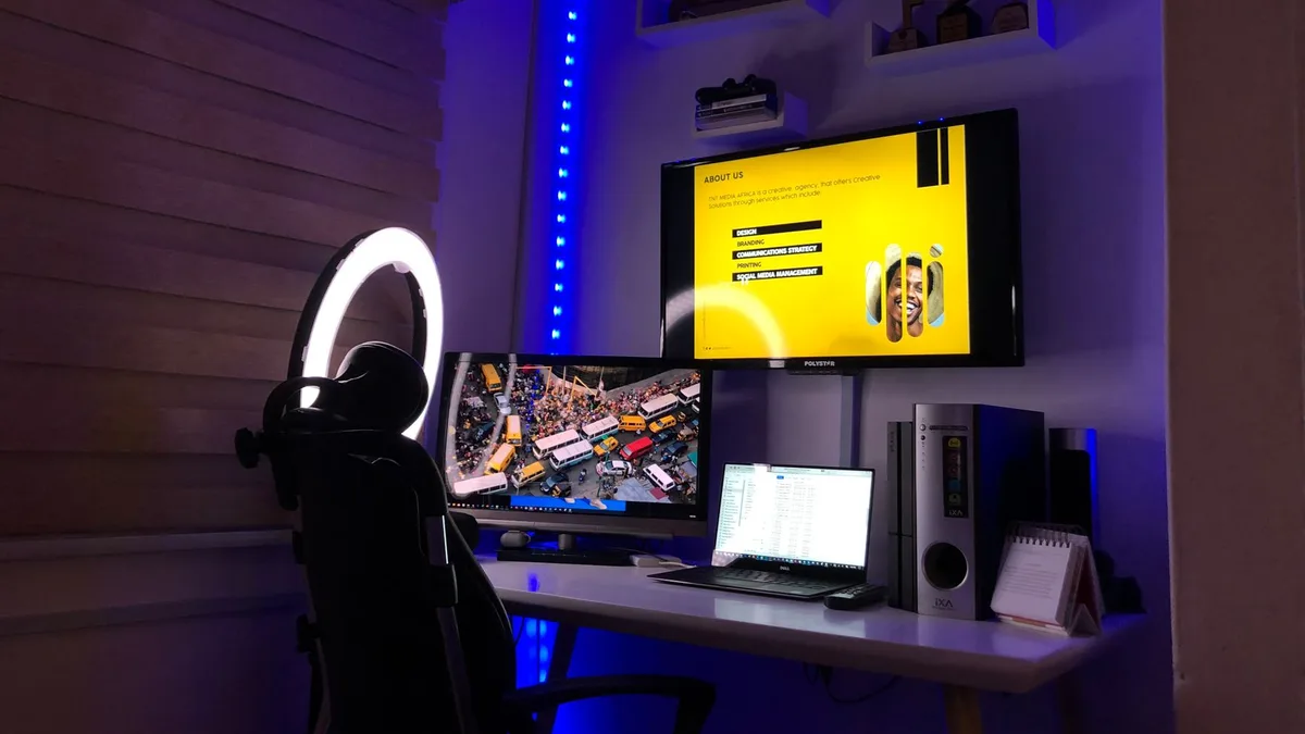 Gövde görsel 1: Monitörün yan panelindeki bağlantılar ve USB-C yuvası yakın çekim