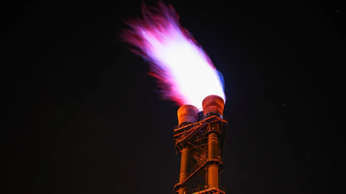 Enerji üretiminde kullanılan gaz türbinlerinin yakından görünümü