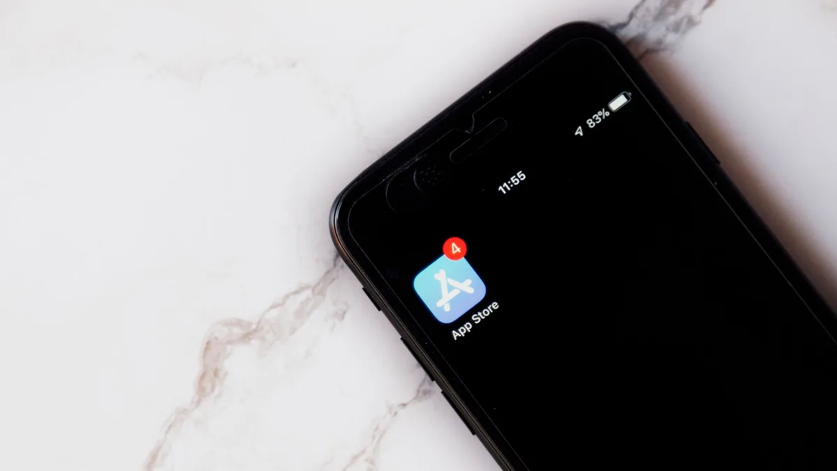 Mobil cihaz ekranında görünen App Store logosu.