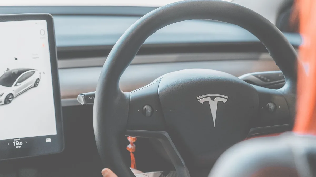 Elektrikli araçların test sürecinde kullandığı sensör ve kamera donanımları