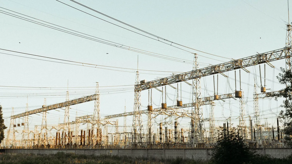 Enerji iletim hatları ve yüksek gerilim trafo merkezi