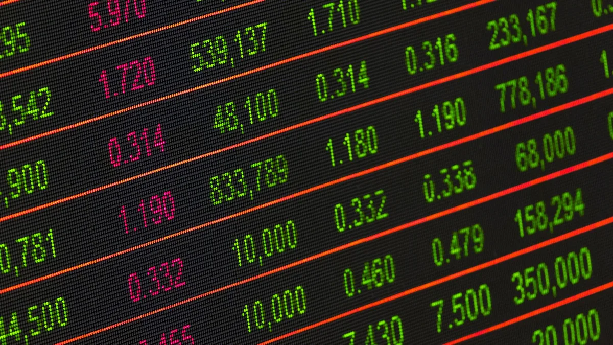 Nasdaq borsasının dışarıdan görünümü ve bina tabelası