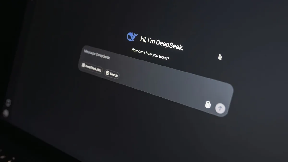 Gövde görsel 1: Bilgisayar ekranında Gems ile çalışan bir chatbot arayüzü tasviri.