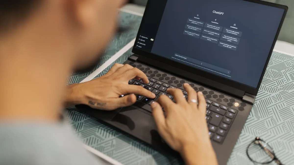 İkinci gövde görselinde, dosya paylaşımı penceresi ve Gemini Notebook entegrasyonu