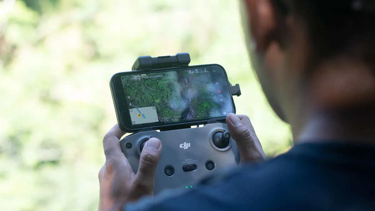 Telefonun ekranı ve gimbal açılırken kullanıcı arayüzü