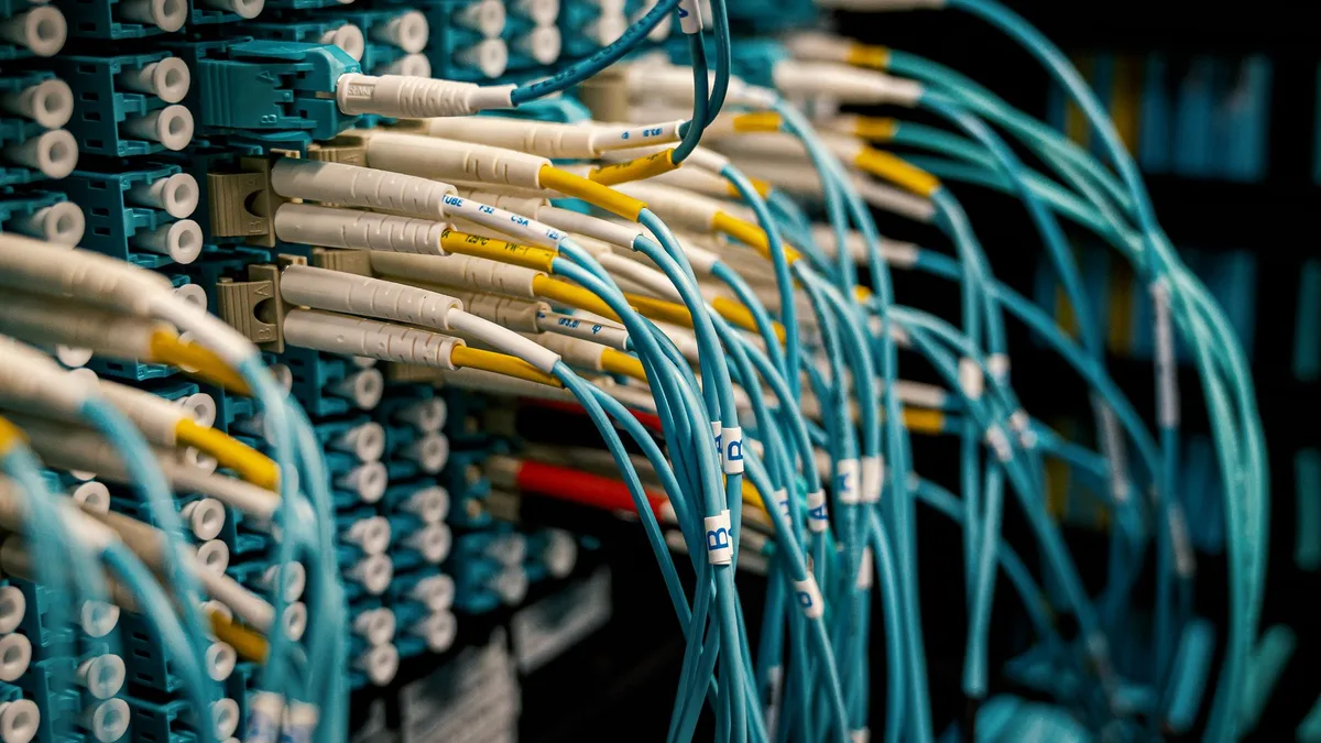 Gövde görsel 2: 5G/4G simgesiyle gateway kullanımı ve kapalı mekanda kapsama simülasyonu