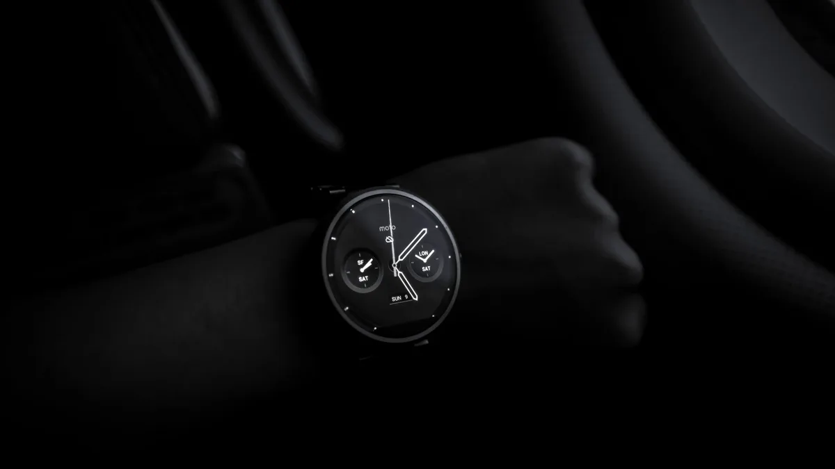 Verizon, Motorola Razr Fold ve Swarovski Razr 2026 ile Moto Watch Ultra’yı ülke çapında kullanıma açtı