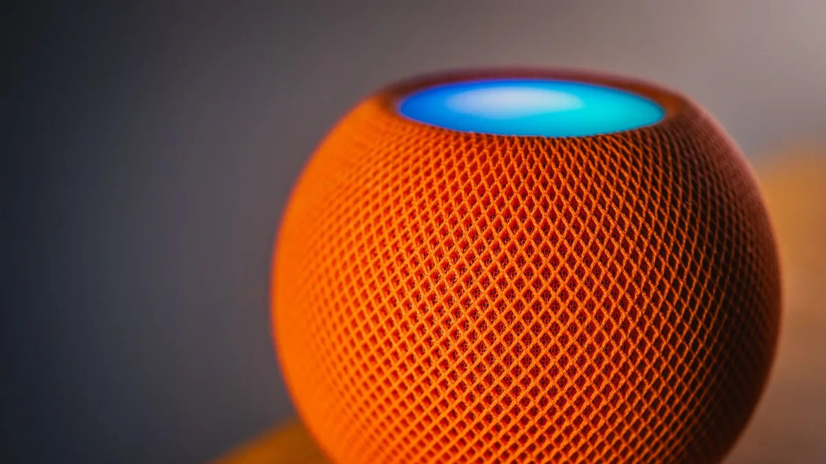 Kullanıcının ev ortamında Alexa ile iletişim kurduğu anı gösteren bir sahne