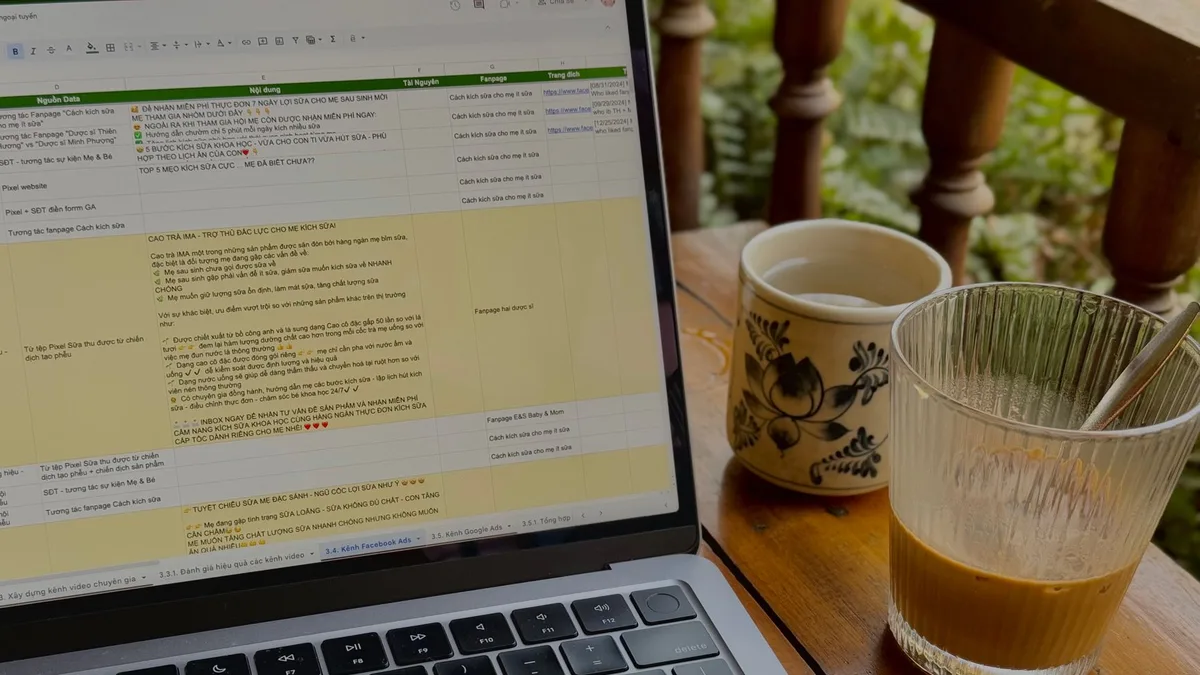 Gövde görselinde masaüstü bilgisayarda LibreOffice arayüzü ve belgeler açık